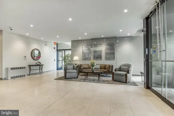 $2,900 | 4141 North Henderson Road, Unit 1019, Arlington, VA 22203