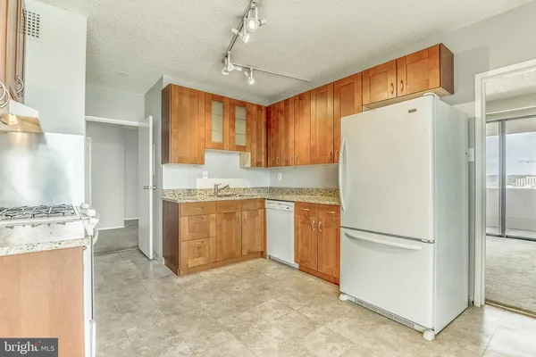 $2,900 | 4141 North Henderson Road, Unit 1019, Arlington, VA 22203
