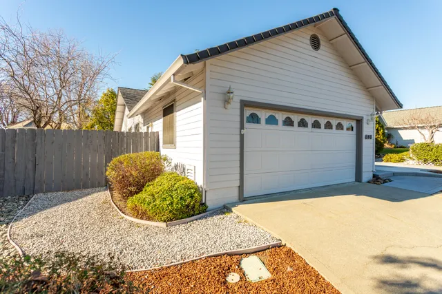 $399,900 | 484 Dominica Court, Redding, CA 96003