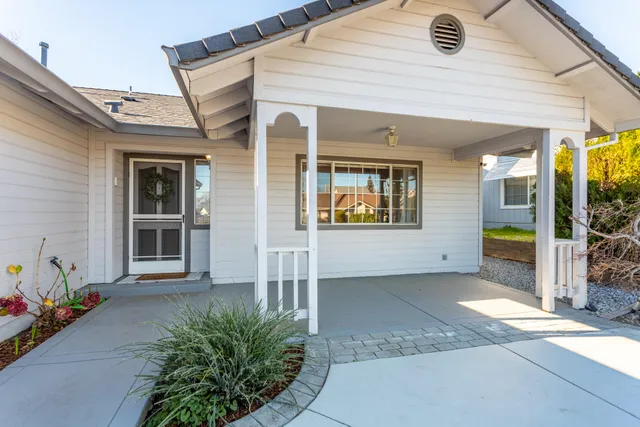 $399,900 | 484 Dominica Court, Redding, CA 96003