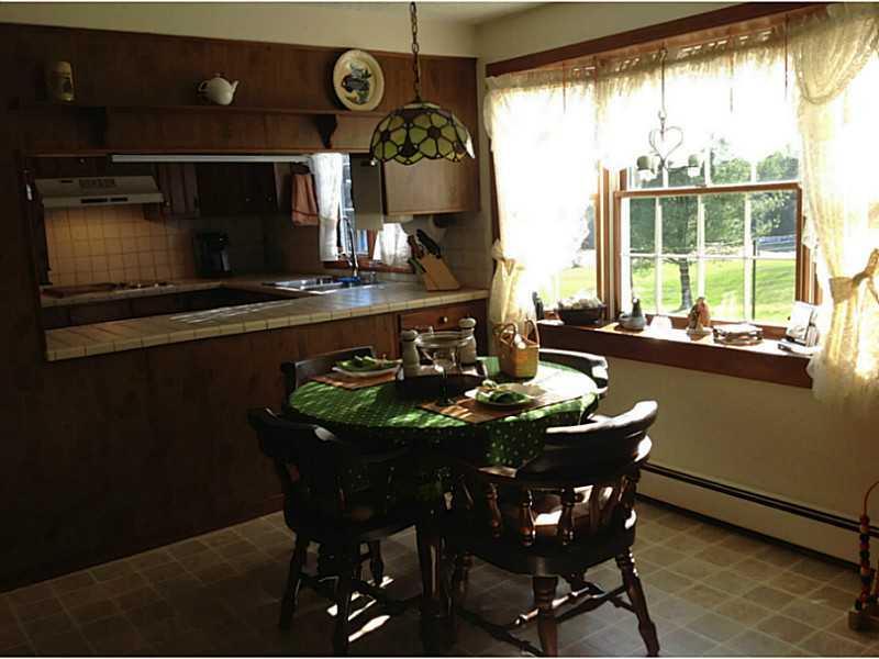10 Meadowview Road Windham, ME 04062 - Photo 12 of 33 Den/Family/Great Room. Breakfast nook