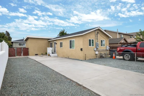 $1,100,000 | 931-935 13th Street, Imperial Beach, CA 91932