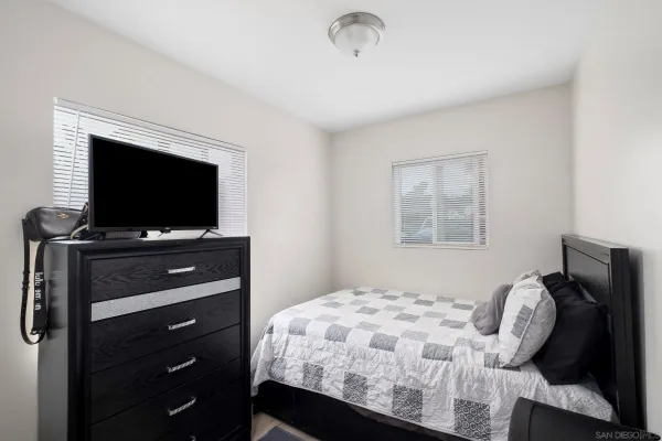 $1,100,000 | 931-935 13th Street, Imperial Beach, CA 91932
