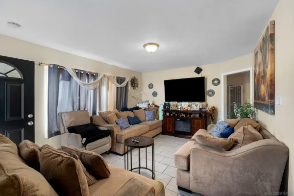 $1,100,000 | 931-935 13th Street, Imperial Beach, CA 91932