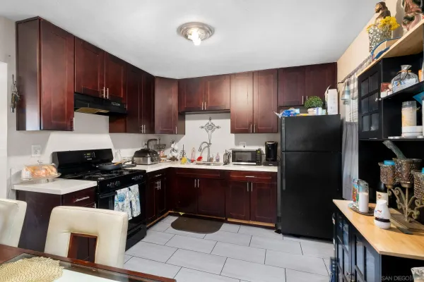 $1,100,000 | 931-935 13th Street, Imperial Beach, CA 91932