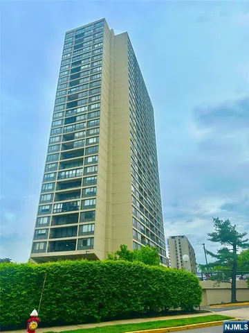 $168,000 | 6 Horizon Road, Unit 1204, Fort Lee, NJ 07024