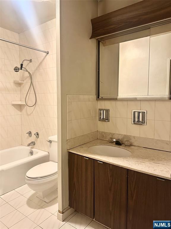 6 Horizon Road, Unit 1204 Fort Lee, NJ 07024 - Photo 14 of 19 a bathroom with a sink a toilet and shower