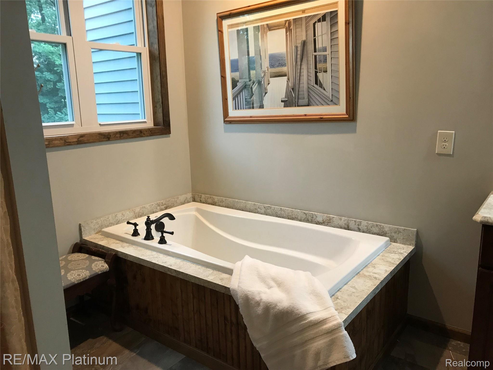 140 Inverness Street Howell, MI 48843 - Photo 22 of 34 MASTER BATH JETTED TUB