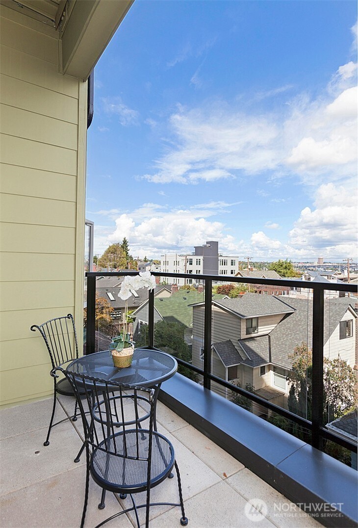 655 Crockett Street, Unit B103 Seattle, WA 98109 - Photo 12 of 25