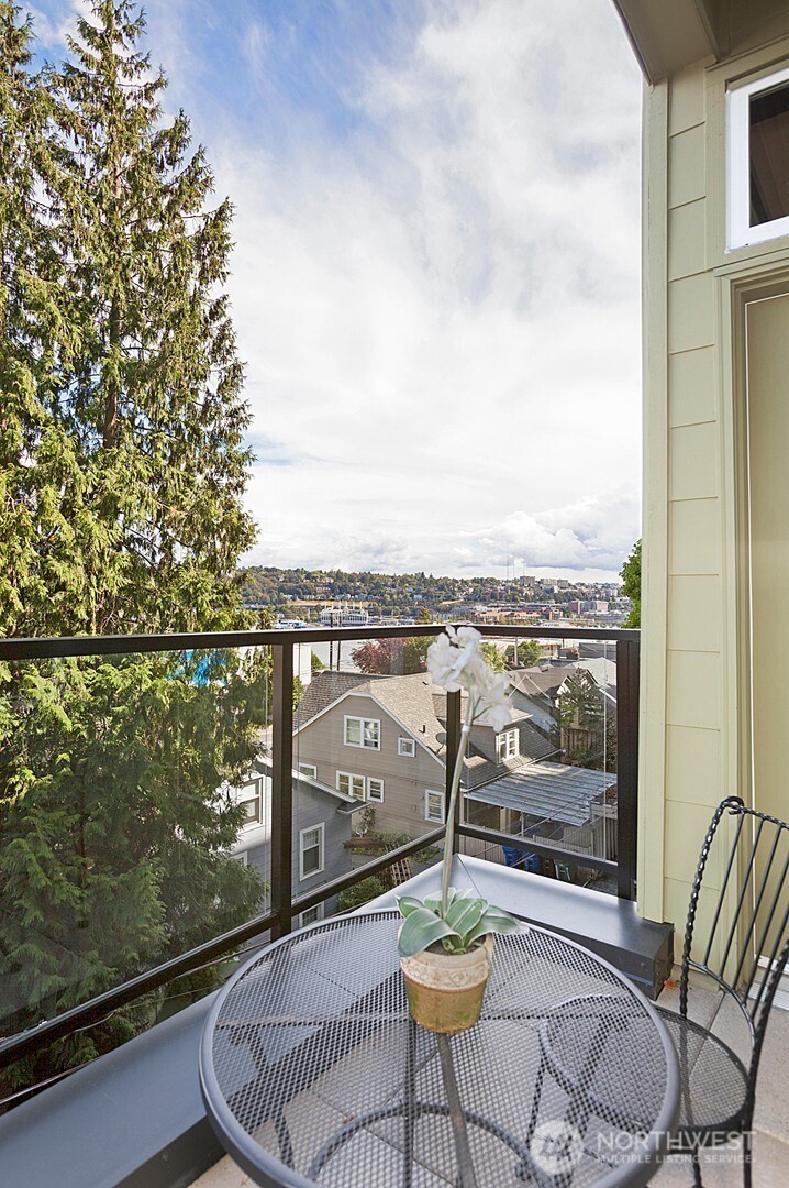 655 Crockett Street, Unit B103 Seattle, WA 98109 - Photo 9 of 25