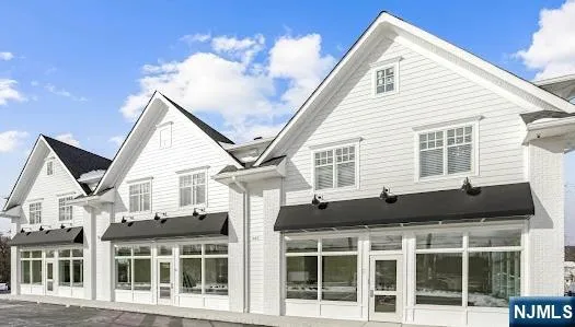 $3,497 | 445 Ramapo Valley Road, Unit 3, Oakland, NJ 07436