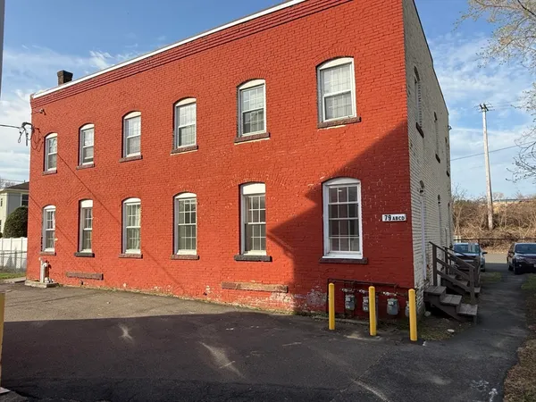 $2,175 | 79 Hawley Street, Unit B, Northampton, MA 01060