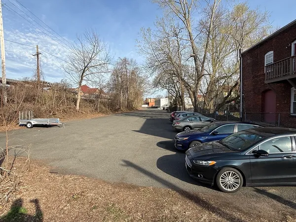 $2,175 | 79 Hawley Street, Unit B, Northampton, MA 01060