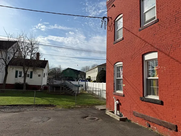 $2,175 | 79 Hawley Street, Unit B, Northampton, MA 01060