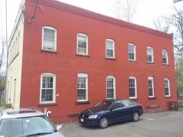 $2,175 | 79 Hawley Street, Unit B, Northampton, MA 01060