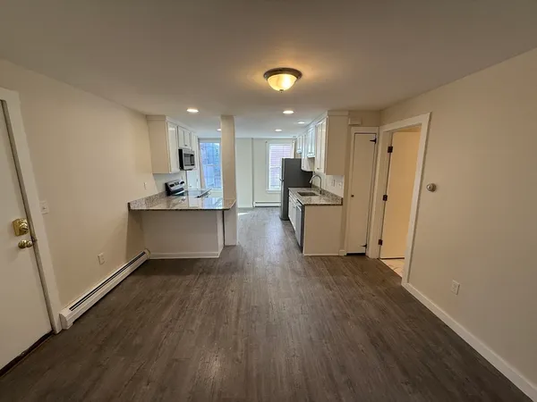 $2,175 | 79 Hawley Street, Unit B, Northampton, MA 01060