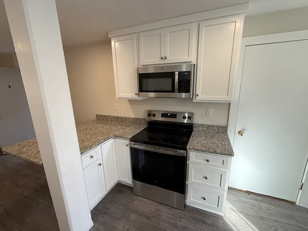 $2,175 | 79 Hawley Street, Unit B, Northampton, MA 01060