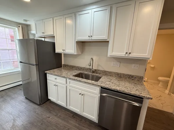 $2,175 | 79 Hawley Street, Unit B, Northampton, MA 01060