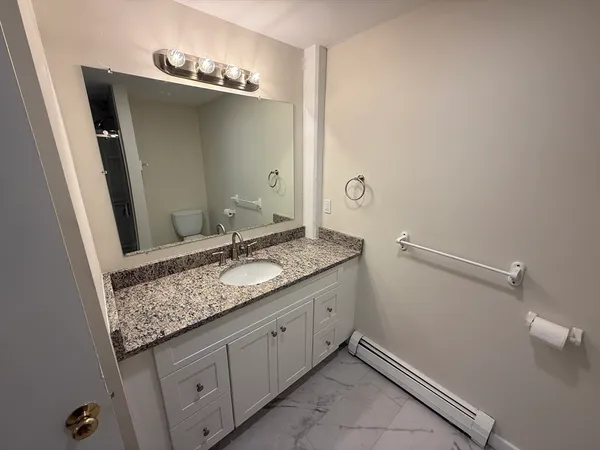 $2,175 | 79 Hawley Street, Unit B, Northampton, MA 01060