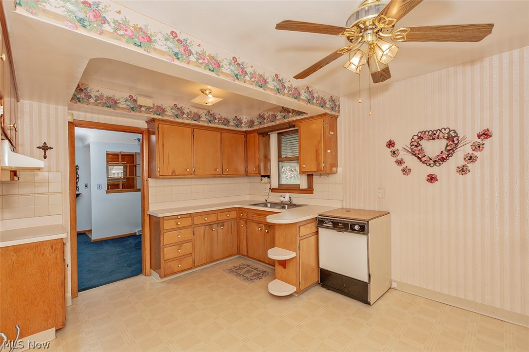 1756 Bellingham Road Cleveland, OH 44124 - Photo 25 of 35