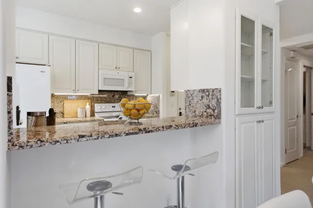 $950,000 | 1951 O'Farrell Street, Unit 116, San Mateo, CA 94403