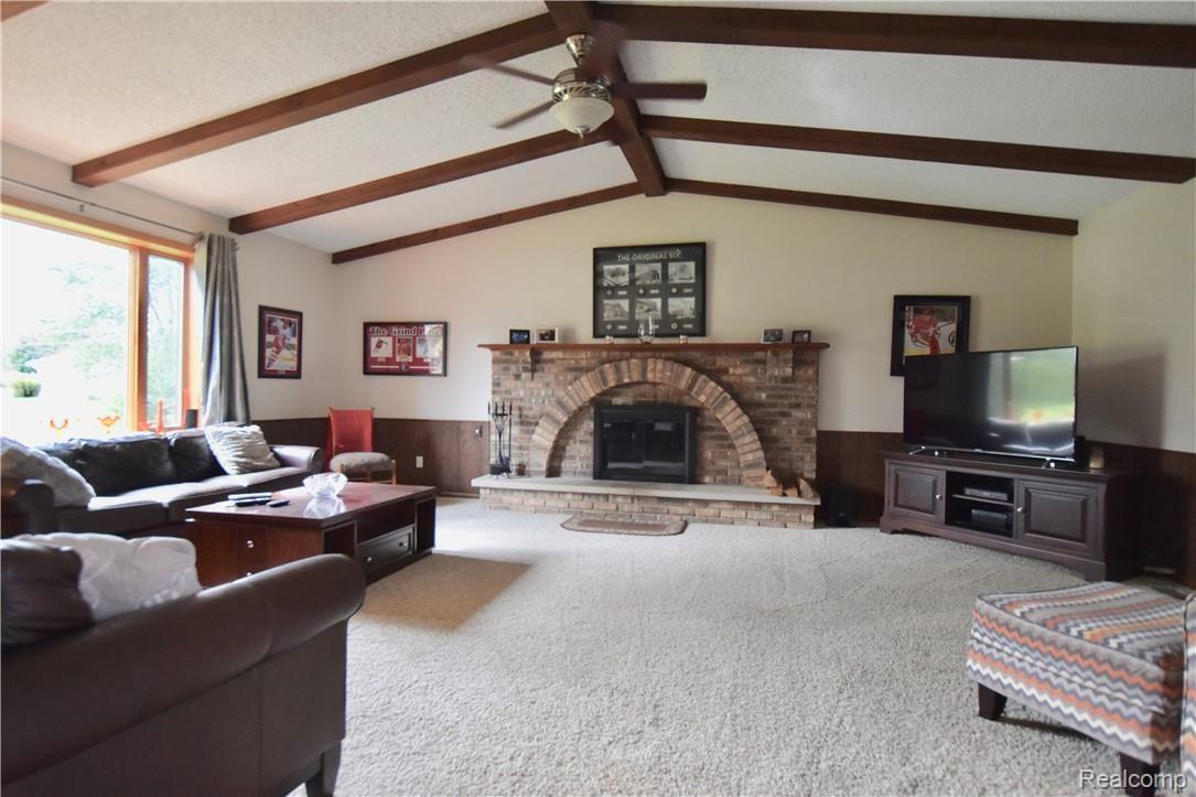 8103 Perry Road Grand Blanc, MI 48439 - Photo 11 of 47 Amazing family room !