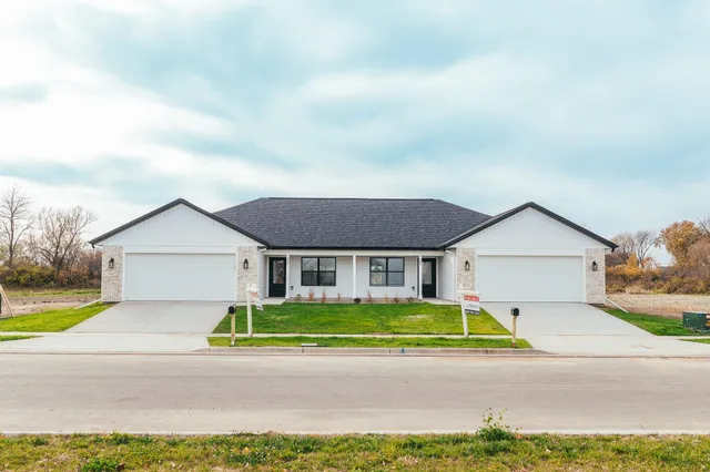 $679,800 | 226 Santa Maria Drive, Arlington, WI 53911