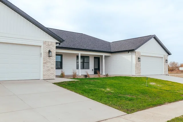 $679,800 | 226 Santa Maria Drive, Arlington, WI 53911