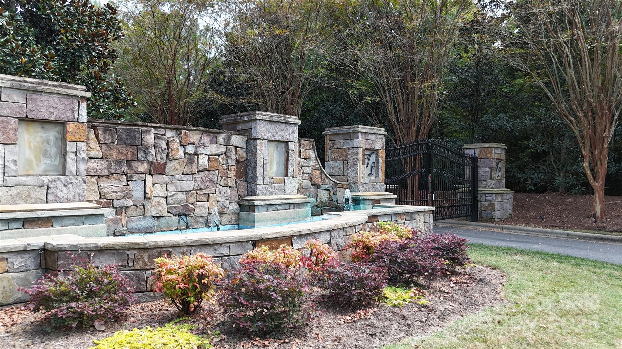 8335 Victoria Lake Drive Waxhaw, NC 28173 - Photo 4 of 8 a view of a chairs and table in the patio