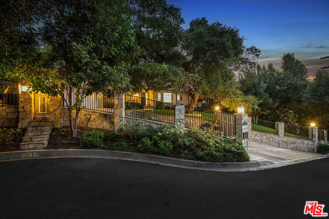 15310 Kingswood Lane, Sherman Oaks, CA 91403 Compass