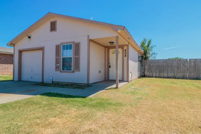 $1,125 | 804 East 77th Street, Lubbock, TX 79404