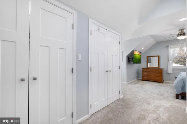 a view of livingroom with furniture
