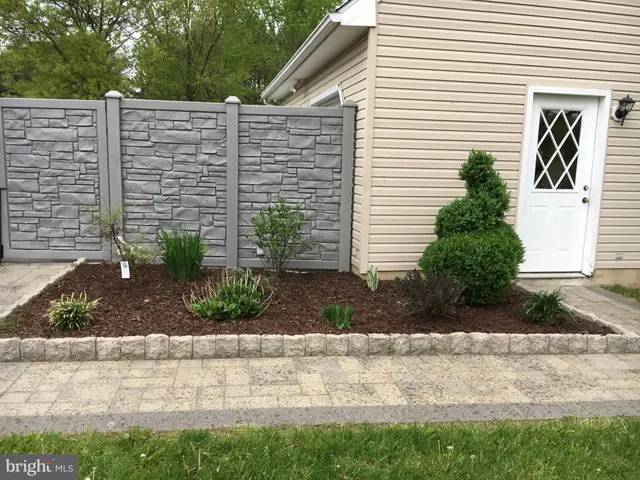 a black and white photo of a backyard