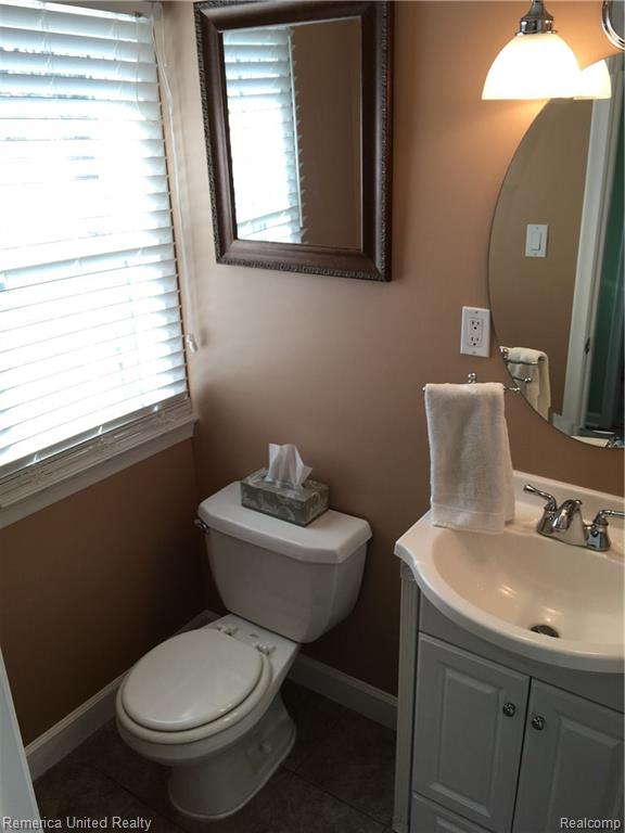 28348 Westerleigh Road Farmington Hills, MI 48334 - Photo 13 of 15