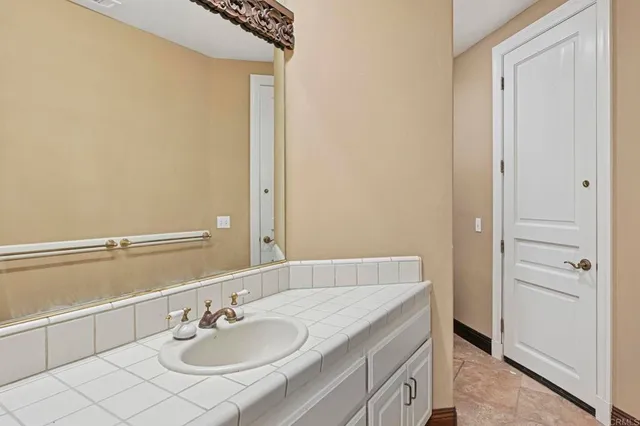 a view of an entryway with an empty room