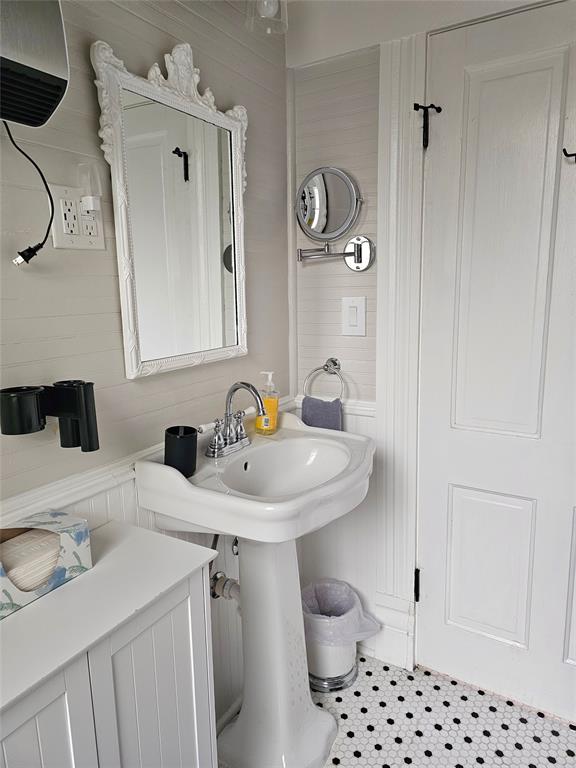 1111 West Main Street Denison, TX 75020 - Photo 18 of 36 a bathroom with a sink toilet and shower