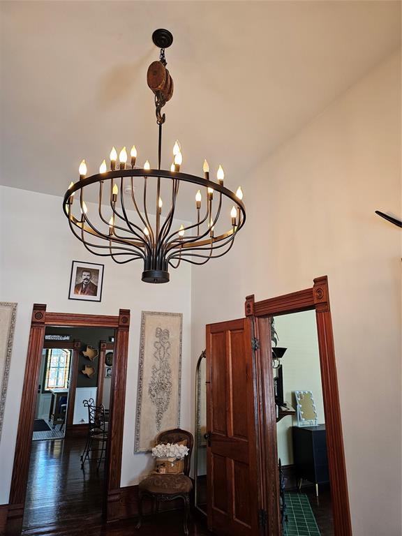 1111 West Main Street Denison, TX 75020 - Photo 28 of 36 Foyer chandelier
