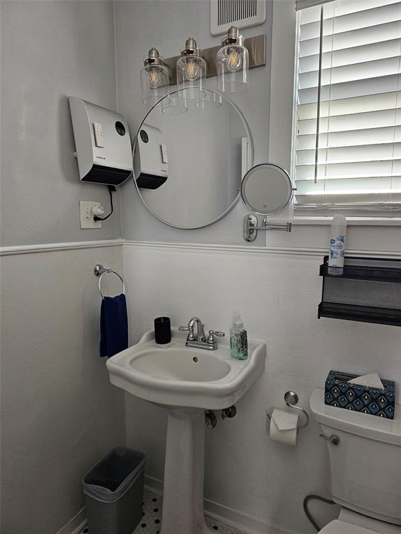 1111 West Main Street Denison, TX 75020 - Photo 32 of 36