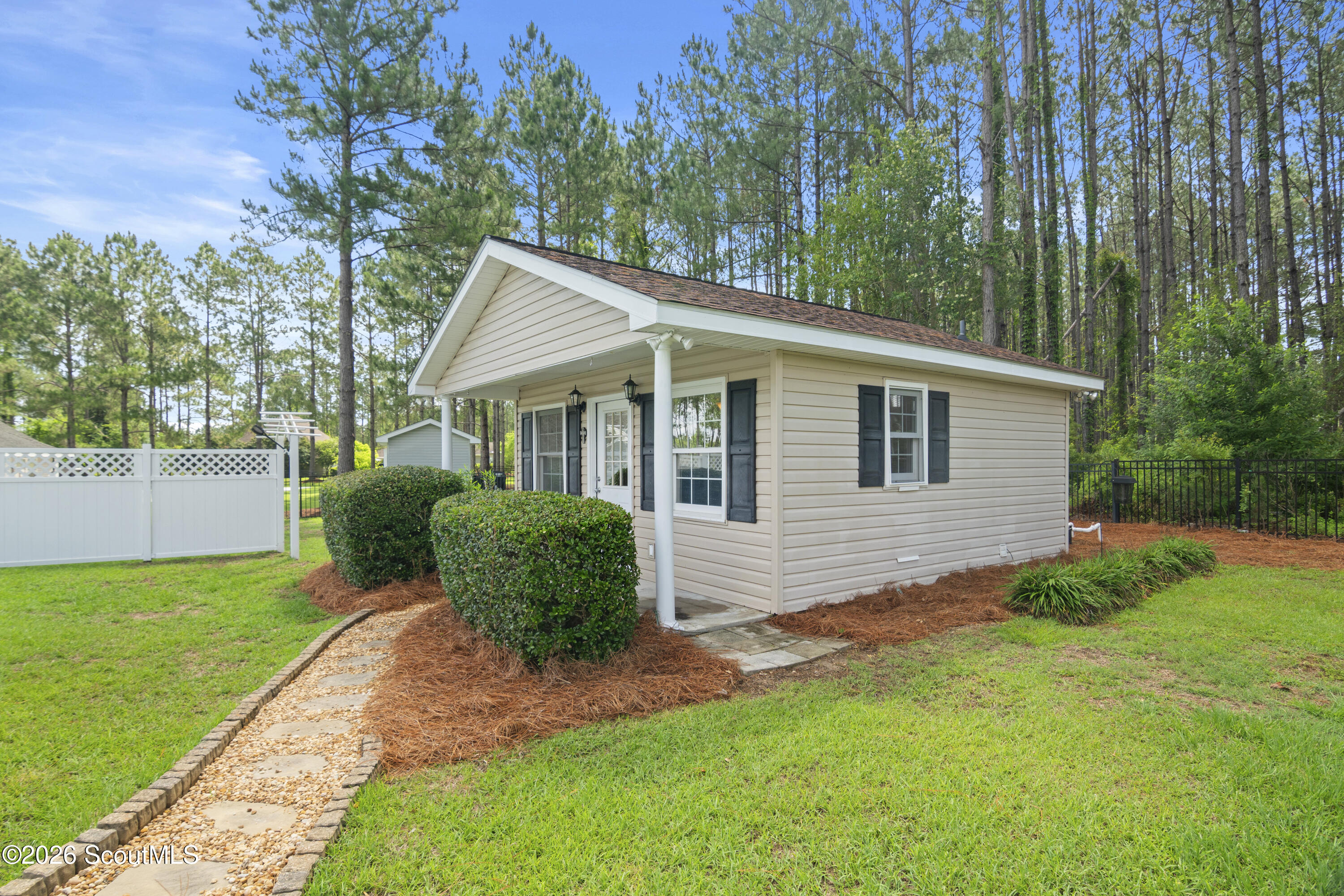 3122 Rhett Circle Patterson, GA 31557 - Photo 38 of 45 Pool House