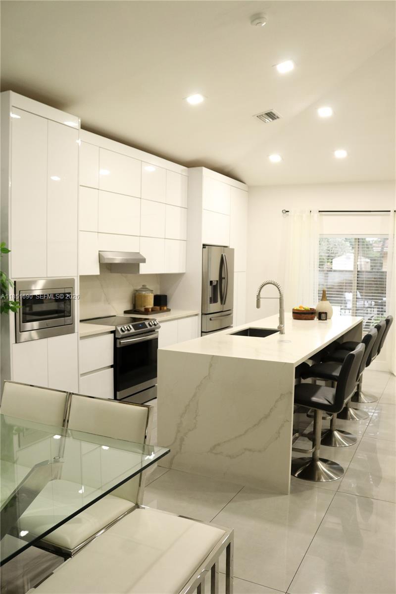 11 Northeast 151st Street Miami, FL 33162 - Photo 15 of 95
