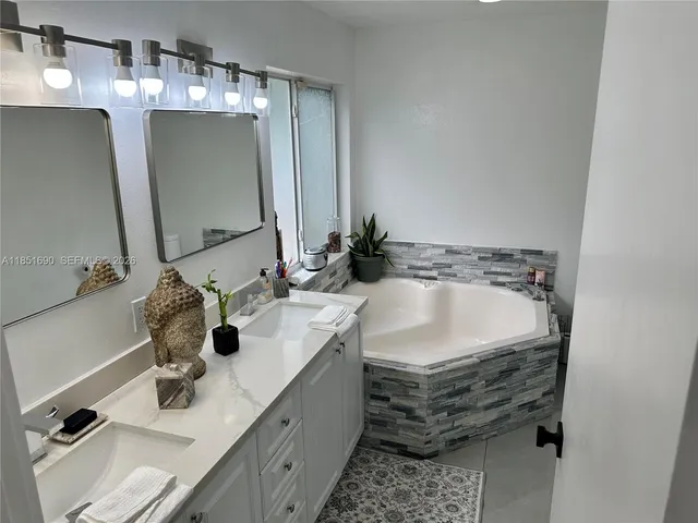 $1,199,000 | 11 Northeast 151st Street, Miami, FL 33162