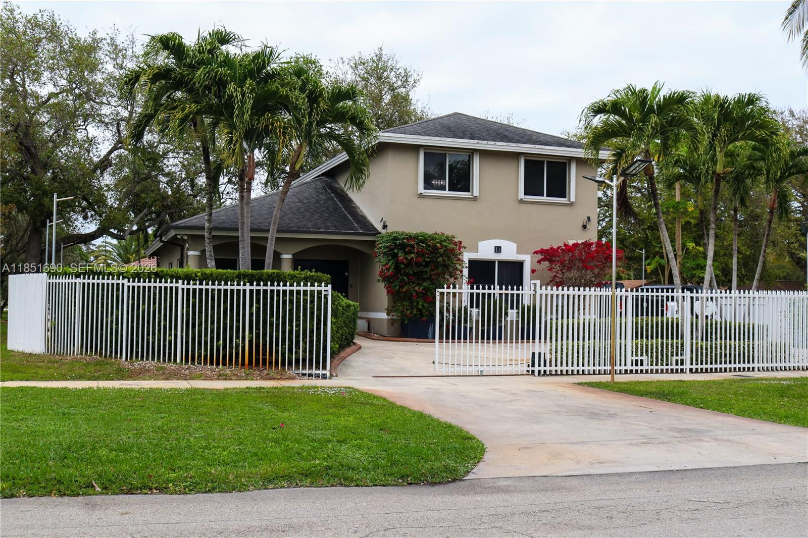 11 Northeast 151st Street Miami, FL 33162 - Photo 3 of 95