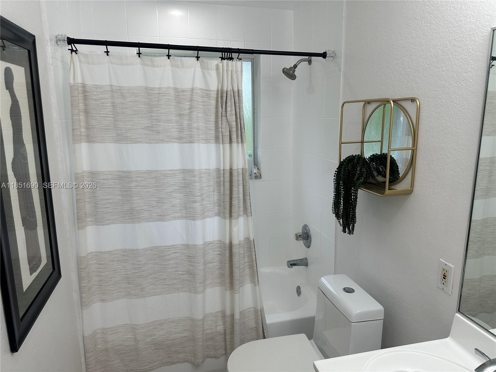 11 Northeast 151st Street Miami, FL 33162 - Photo 56 of 95 2nd level Bathroom 1