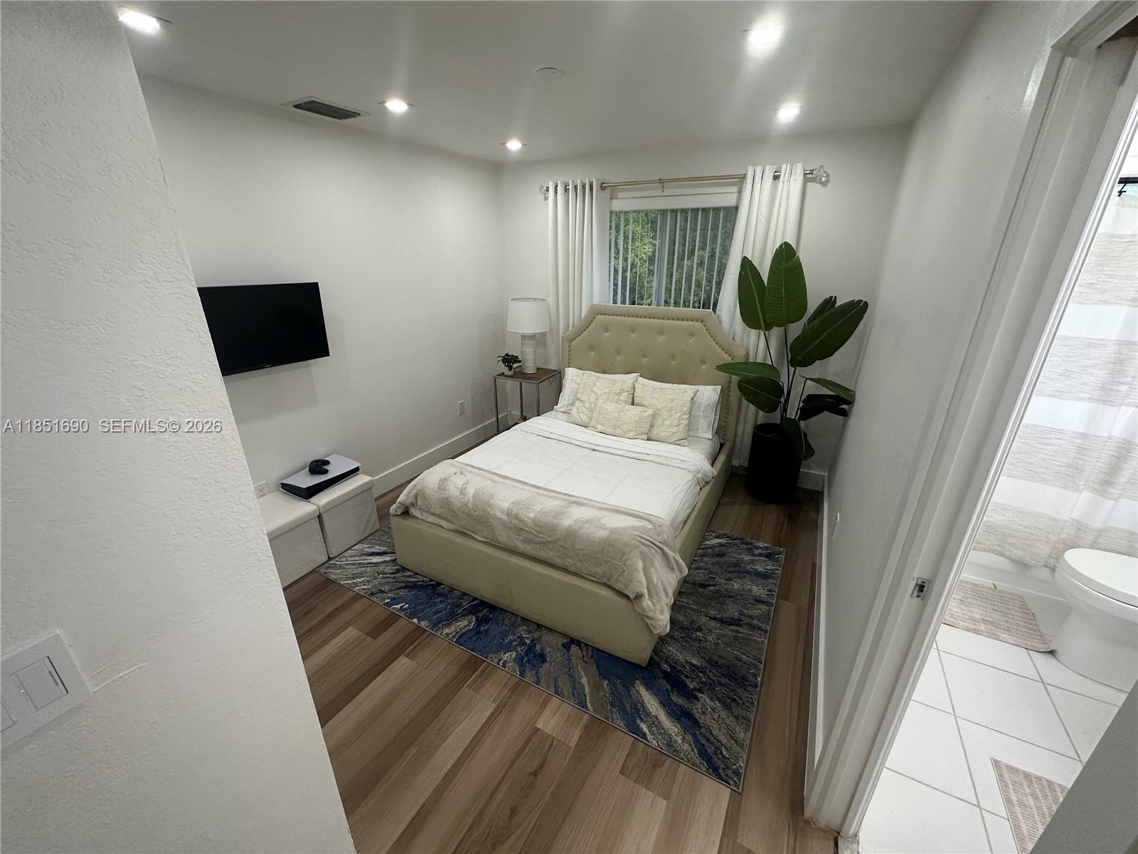 11 Northeast 151st Street Miami, FL 33162 - Photo 57 of 95 2nd level bedroom 1