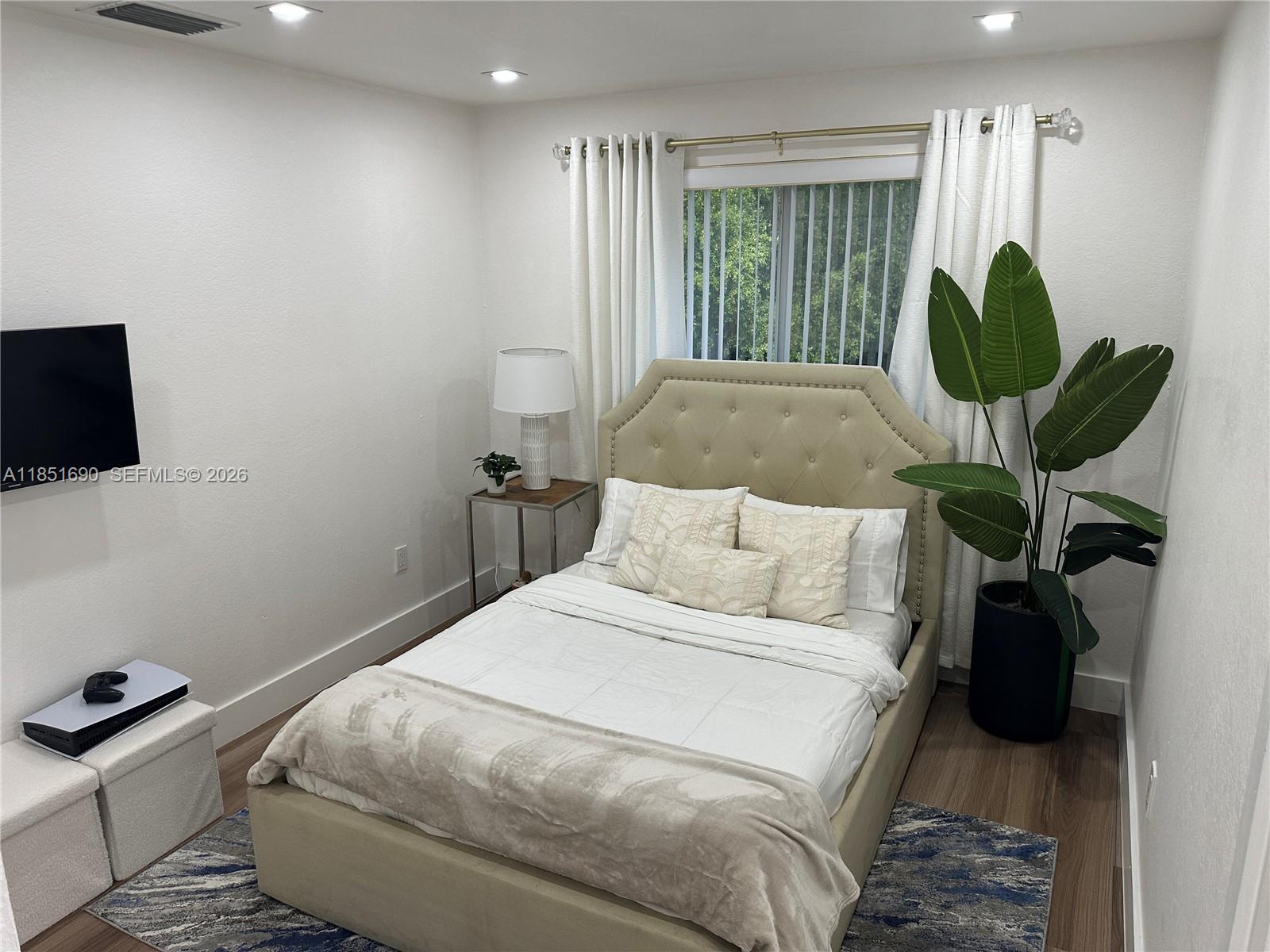 11 Northeast 151st Street Miami, FL 33162 - Photo 58 of 95 2nd level bedroom 1