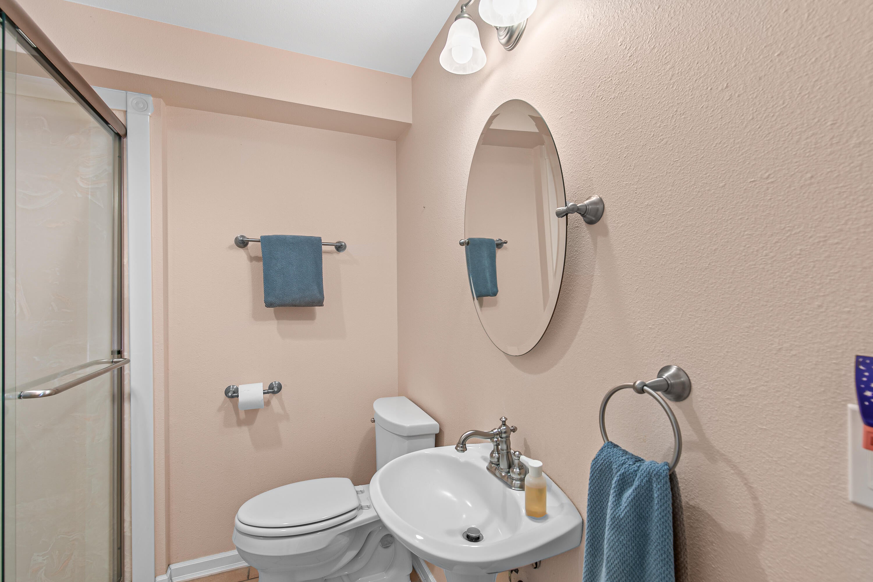 245 China Gulch Road Jacksonville, OR 97530 - Photo 28 of 65 Downstairs full bathroom