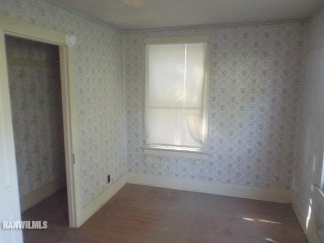 10905 South Massbach Road Elizabeth, IL 61028 - Photo 7 of 41 an empty room with a window