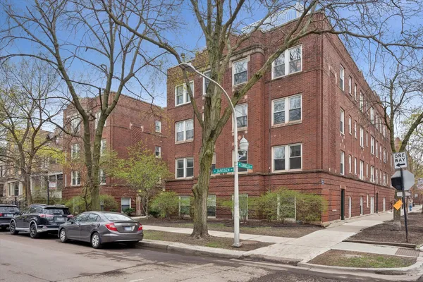 $400,000 | 3456 North Janssen Avenue, Unit G1, Chicago, IL 60657