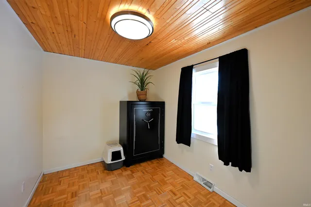 $279,900 | 15500 West 450 North, Medaryville, IN 47957