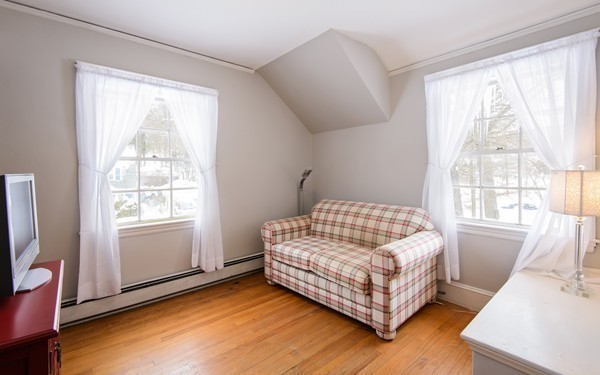 124 Warwick Road Melrose, MA 02176 - Photo 17 of 24 Gallery Image 17